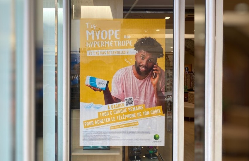 Photo d'une affiche publicitaire personnalisée