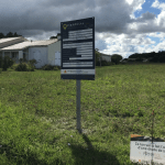 Photo d'un panneau de chantier