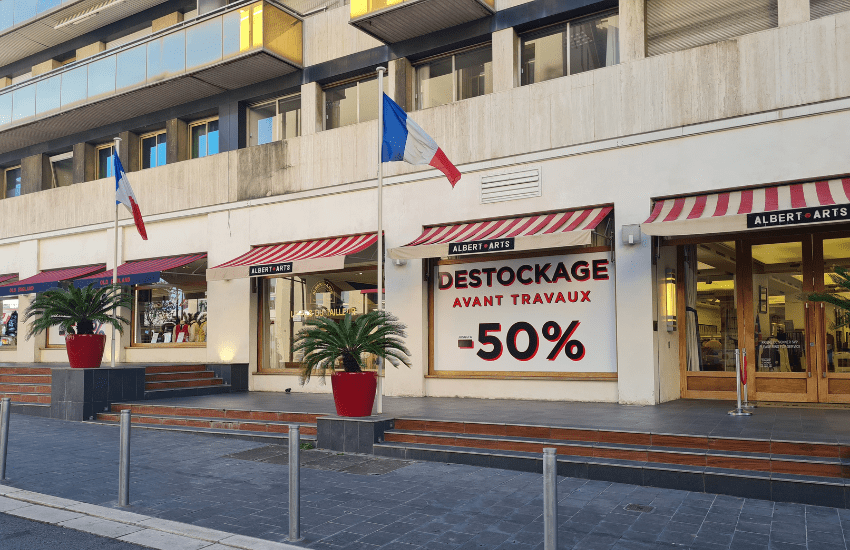 Store et lambrequin sur une boutique Albert Arts